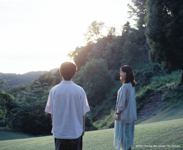 제31회 부산국제영화제 경쟁 부문 ‘처음 만난 외로움’(위)과 ‘일요일 다음날’. BIFF 제공