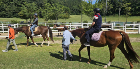 국가유공자 대상 힐링승마 프로그램 승마 체험 모습. 렛츠런파크 부산경남 제공