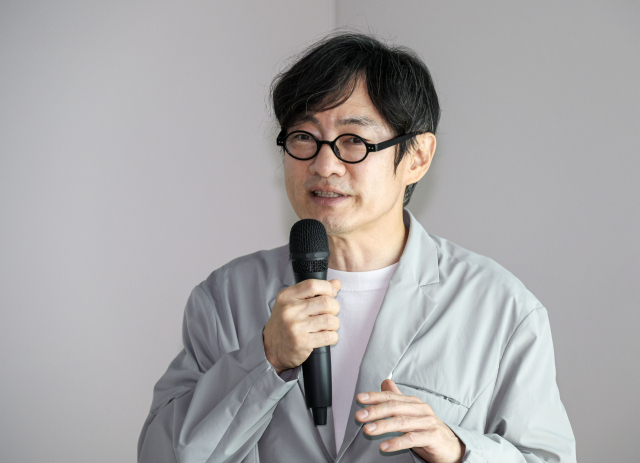 16일 부산 해운대구 부산시립미술관에서 재개관 특별전 기자간담회가 열려 서진석 부산시립미술관 관장이 개요에 대해 설명하고 있다. 이원준 기자 lwj@