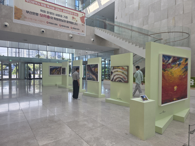 ‘ART BNK 프로젝트’ 마지막 순서인 미광화랑이 함께하는 중견 작가 신홍직 전시 설치 전경. 부산문화회관 제공