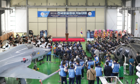 신라대학교 항공정비학과 학생들이 ‘제10회 전국 항공정비기능대회’ Medium 부문 대학부 단체전에서 대상을 수상했다. 신라대 제공