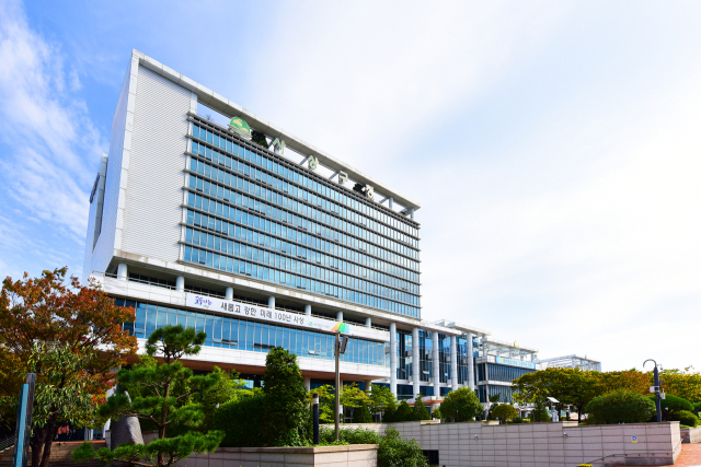 부산 사상구청 조직개편안을 두고 사상구의회가 제동을 걸었다. 사상구청 전경. 부산일보DB