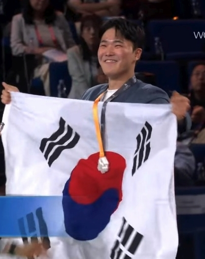 ‘2026 상하이 월드스킬대회(국제기능올림픽대회)’ 산업기계 종목에서 은메달을 획득한 최정윤 선수. 최정윤 선수 가족 제공