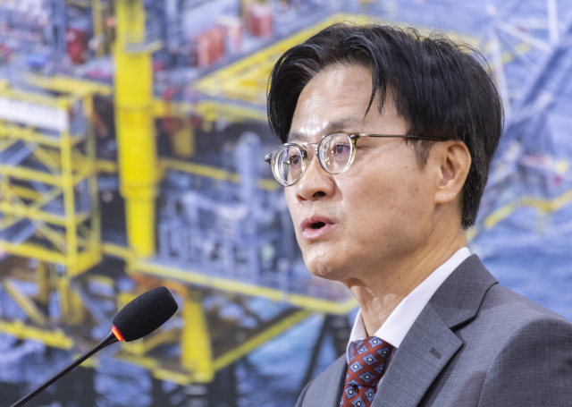 김정관 산업통상부 장관이 지난 9월 22일 국회 산업통상중소벤처기업위원회에서 '대한민국과 미합중국 간 전략적투자의 운영 및 관리를 위한 특별법'에 따른 대미투자 사전보고를 하고 있다. 연합뉴스