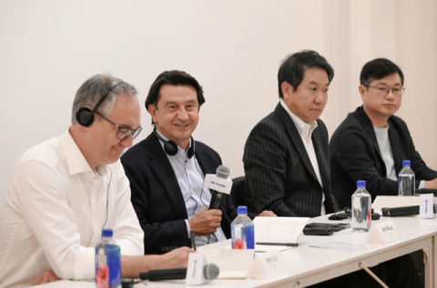현대차 호세 무뇨스 사장(왼쪽에서 두 번째)이 1일(현지시간) 미국 뉴욕에서 열린디 올 뉴 투싼 미디어 간담회에서 질문에 답하고 있다. 현대차 제공