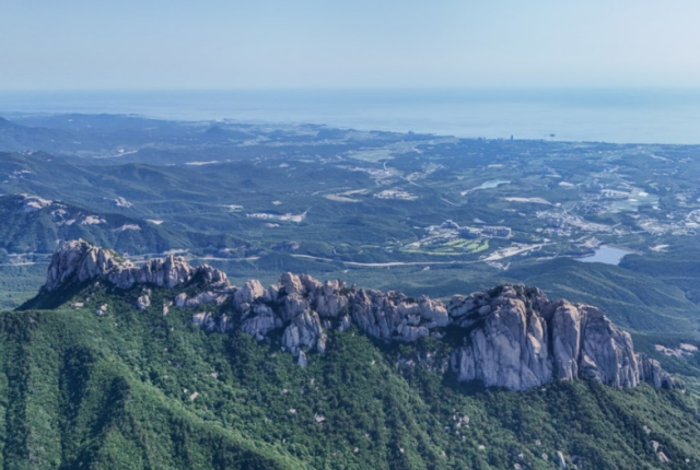 설악산 울산바위 배경 사진 찍으려다 40m 추락, 70대 헬기 이송됐으나 숨져