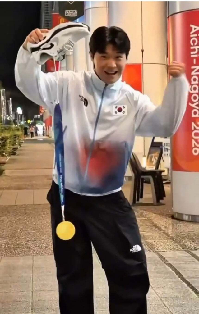 최우진, 절뚝이는 '금메달 세리머니' 해명 및 사과…"국군 비하 의도 아냐"