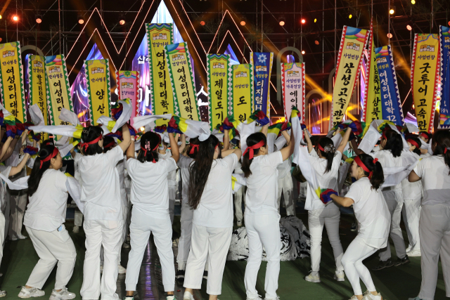 2026 양산삽량문화축전에서 참가자들이 퍼포먼스를 펼치고 있다. 양산시 제공