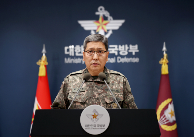 권대원 합동참모본부 차장이 5일 서울 용산구 국방부에서 비무장지대(DMZ) 지뢰 폭발 관련해 합동 현장조사 TF 최종 조사결과를 발표하고 있다. 연합뉴스