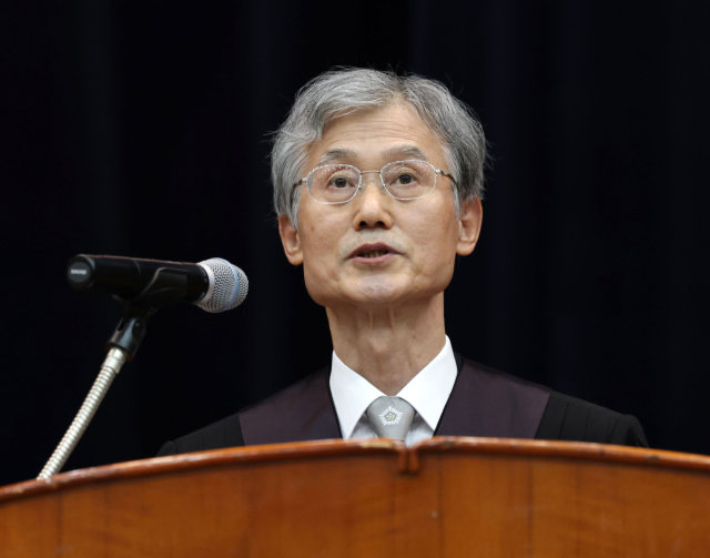 조희대 대법원장이 지난 2일 서울 서초구 대법원에서 열린 신임 법관 임명식에서 임명식사를 하고 있다. 연합뉴스