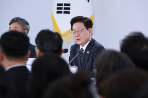 “검찰개혁, 특정 개인들 위한 것 아냐”… 李, 여당 강경파에 연일 반박