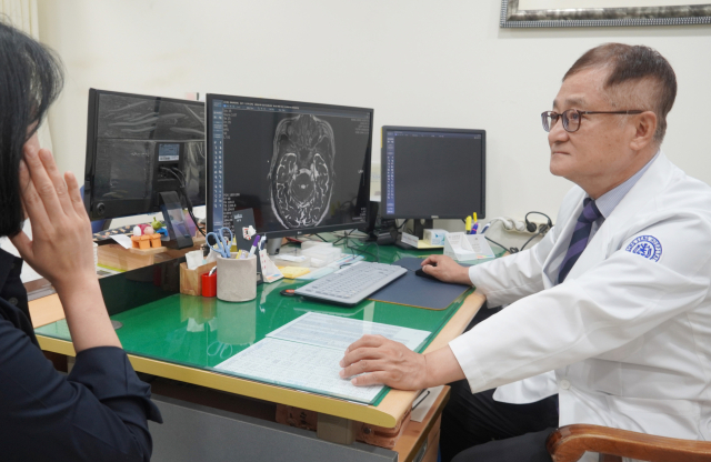봉생기념병원 이상훈 명예원장은 세계 삼차신경통 인식의 날을 맞아 질환에 대한 사회적 관심을 촉구했다. 봉생기념병원 제공