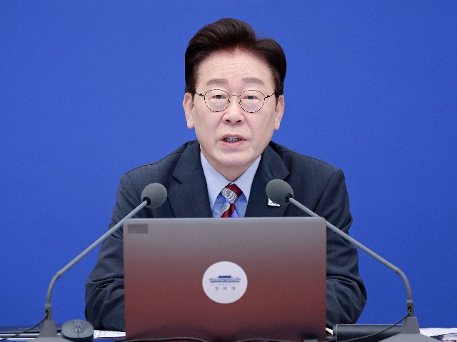 청와대에서 열린 국무회의에서 발언하는 이재명 대통령. 부산일보DB