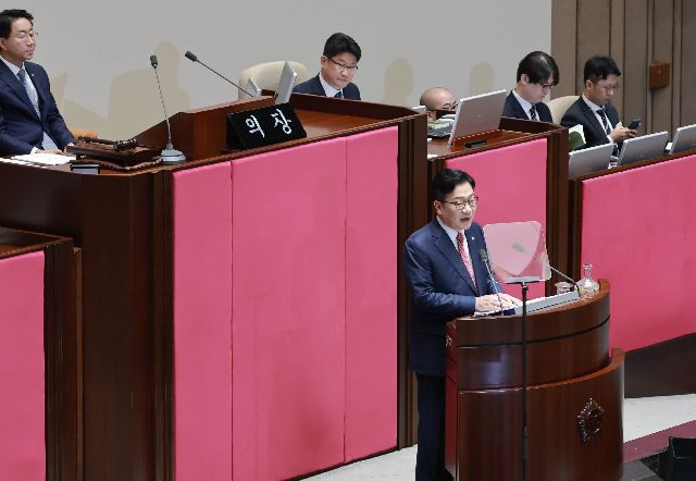 국민의힘 정점식 원내대표는 지난달 국회에서 열린 정기국회 제4차 본회의 교섭단체 대표 연설에서 개헌 시도에 사적 이익 추구 의혹이 있다며 현 정부에서 개헌은 없다고 못을 박았다. 부산일보DB