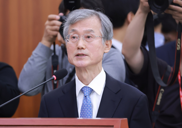 조희대 대법원장이 6일 국회 법제사법위원회에서 열린 대법원 등에 대한 국정감사에서 인사말하고 있다. 연합뉴스
