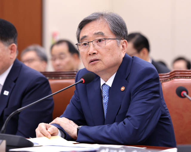 조현 외교부 장관이 6일 국회 외교통일위원회에서 열린 국정감사에서 의원 질의에 답변하고 있다. 연합뉴스