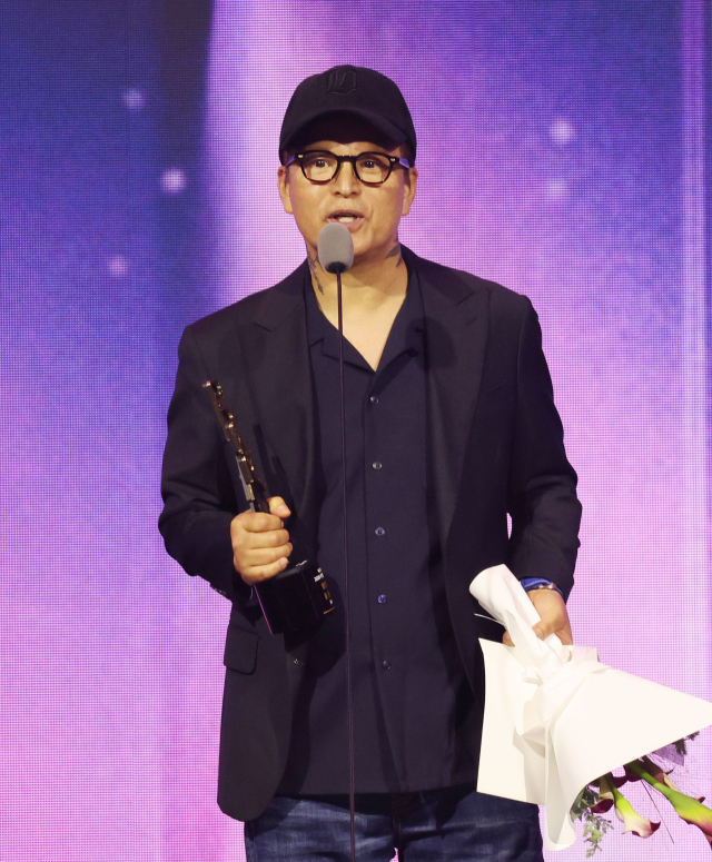 2026 부일영화상 시상식이 7일 오후 부산 해운대구 시그니엘 부산 그랜드볼룸에서 열렸다. 촬영상을 수상한 홍경표 촬영 감독. 정종회 기자 jjh@