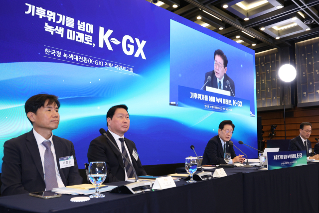 이재명 대통령이 7일 서울 한 회의장에서 열린 한국형 녹색대전환(K-GX) 전략 국민보고회에서 마무리 발언을 하고 있다. 연합뉴스