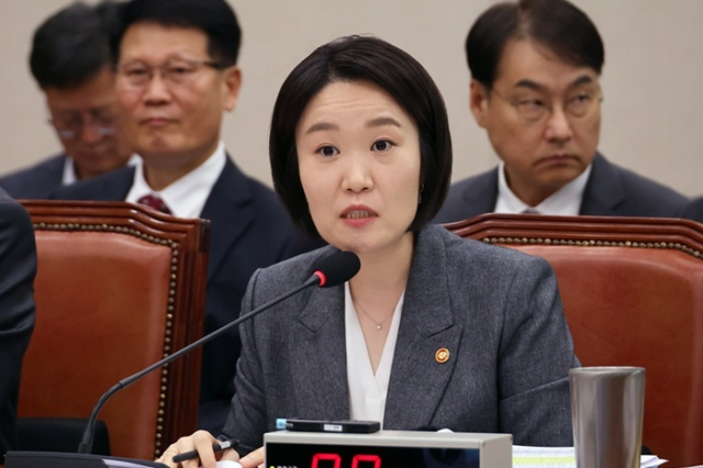 이소영 중소벤처기업부 장관이 7일 국회에서 열린 중기부 국정감사에 출석해 의원 질의에 답하고 있다. 연합뉴스