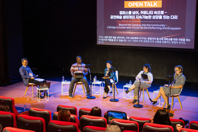 비팜 넥스트 토크 프로그램 모습. 부산문화재단 제공