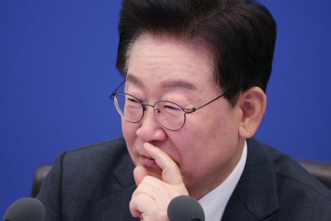 이 대통령 지지율 2주 연속 하락… 35.2%[리얼미터]
