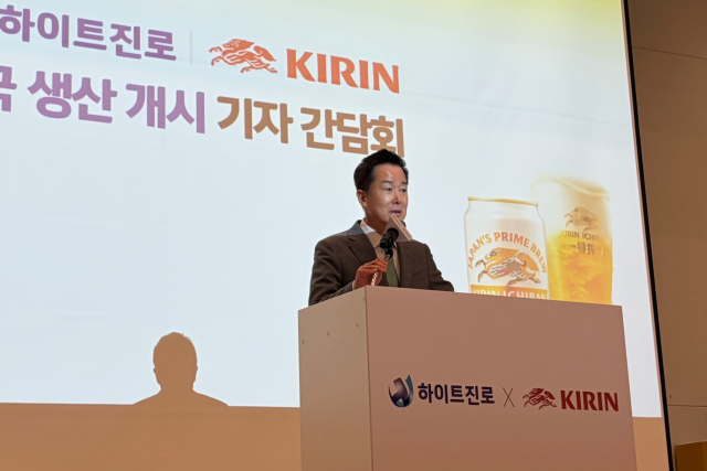 하이트진로 장인섭 대표이사가 지난 8일 경기도 용인시 하이트진로 연구소에서 열린 기자 간담회에서 인사말을 하고 있다. 하이트진로 제공