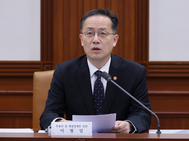 이형일 부총리 겸 재정경제부 장관이 12일 서울 종로구 정부서울청사에서 열린 대외경제장관회의에서 발언하고 있다.연합뉴스