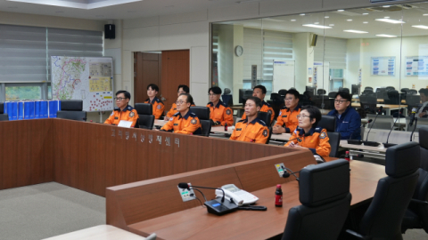이진호 부산소방재난본부장은 13일 고리원자력본부를 방문하여 안전관리 현황을 점검하고 소통하는 시간을 가졌다. 부산소방재난본부 제공