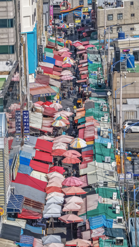 [골목시장, 다시 장날] 곰장어·선짓국에 고등어까지… 서민들의 밥상 지키는 충무동해안시장