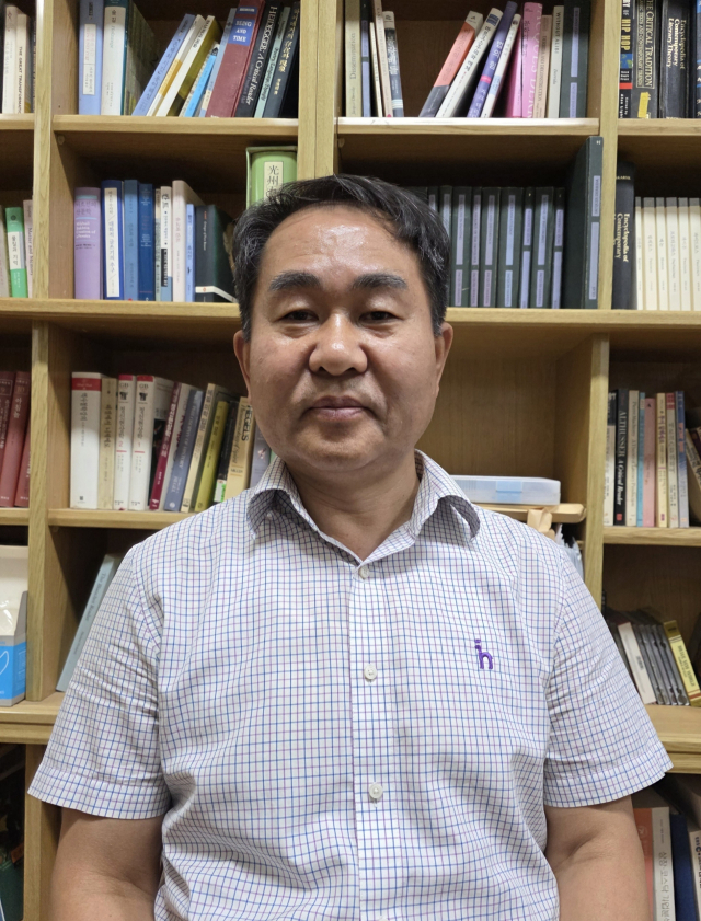 16회 김준오시학상 오문석 교수 선정 - 뉴스 썸네일 이미지
