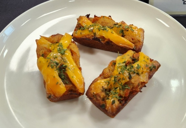 김치요리 경연대회에서 내국인 부문 대상으로 받은 김치 휘낭시에. 농식품부 제공