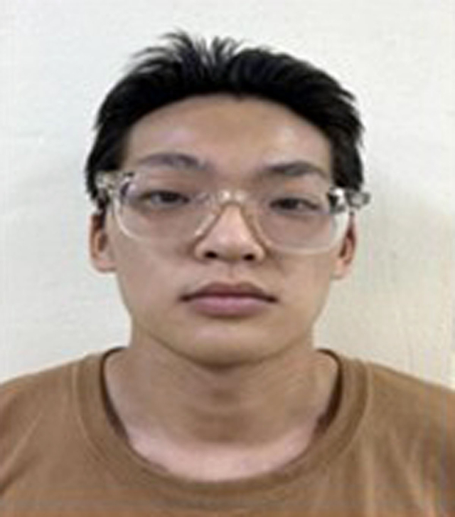 지난 11일 서울 송파구에서 발생한 장모 살인 및 아내 납치사건 피의자 김성우(26)의 신상정보가 19일 공개됐다. 서울경찰청은 이날 오후 신상정보공개심의위원회를 열고 존속살해·특수감금 등 혐의로 구속된 김성우의 이름, 나이, 얼굴 사진을 공개했다. 연합뉴스