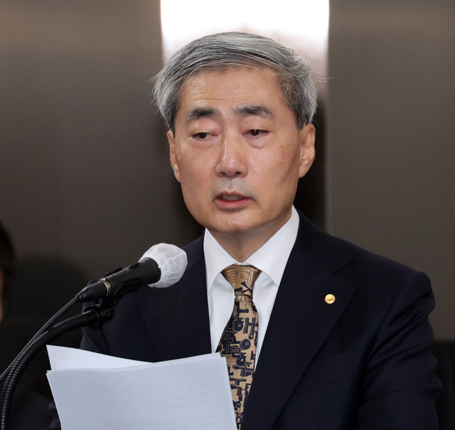 신현송 한국은행 총재가 12일 서울 중구 한국은행에서 열린 국정감사에서 업무보고를 하고 있다. 연합뉴스