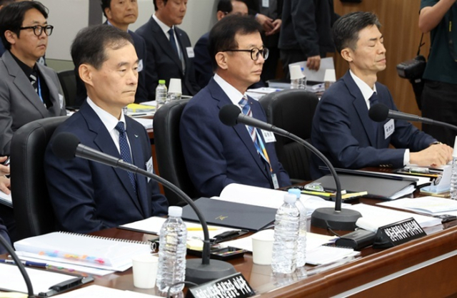 22일 인천공항공사에서 열린 국토교통위원회의 공항관련 국정감사 모습. 왼쪽부터 김범호 인천공항공사 사장 직무대행, 김원준 한국공항공사 사장, 박연진 국립항공박물관 관장. 연합뉴스