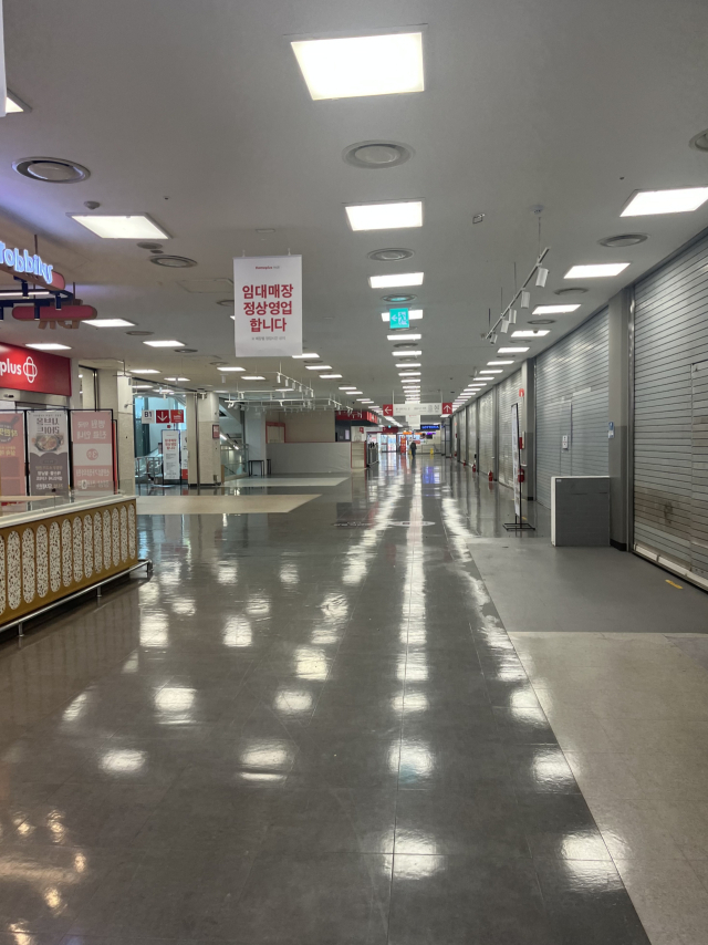 부산 해운대구 홈플러스 센텀시티점에 입점 업체 정상 영업을 알리는 안내가 걸려있다. 홈플러스 센텀시티점 입점점주협의회 제공