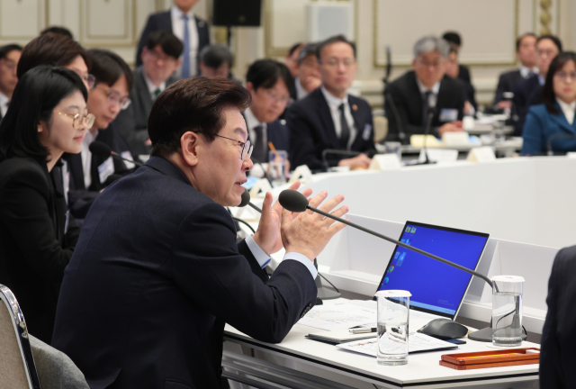 이재명 대통령이 23일 오후 청와대에서 열린 규제합리화위원회 2차 전체회의에서 발언하고 있다. 청와대통신사진기자단 제공