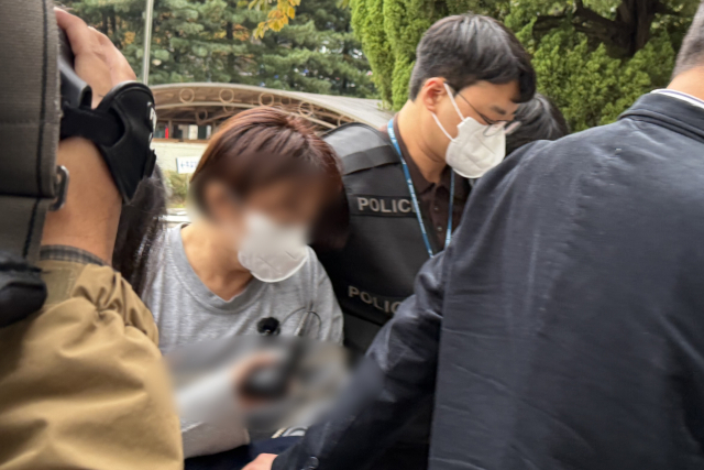 서울 강서구에서 60대 친어머니를 살해한 혐의를 받는 40대 여성 A 씨. 연합뉴스