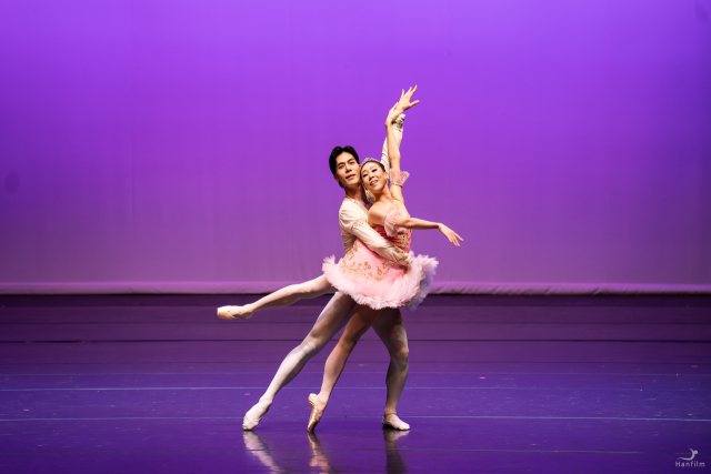 2026 부산·경남발레축제 ‘위드 발레’(with Ballet) 무대에 오르는 유니버설발레단의 지난해 공연 모습. 한국발레협회 부산·경남지회 제공