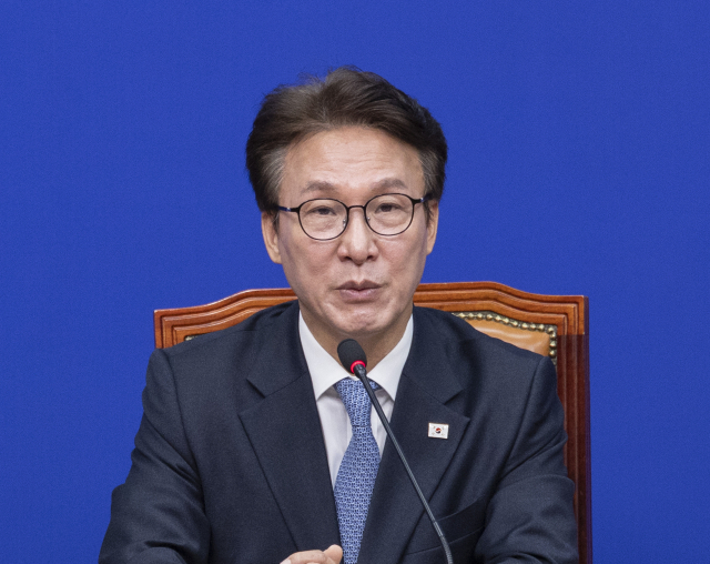 더불어민주당 김민석 대표가 26일 국회에서 열린 최고위원회의에서 발언하고 있다. 연합뉴스
