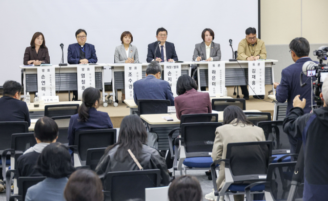26일 부산사회복지종합센터에서 ‘초고령사회 부산, 캠퍼스에서 여는 세대통합의 미래’를 주제로 부산사회서비스 아젠다 포럼이 열렸다. 김종진 기자 kjj1761@