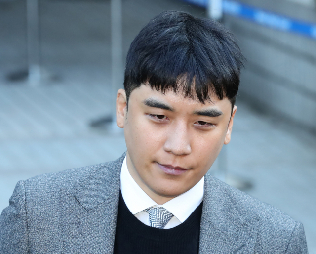 승리, 혼인신고 마친 유부남…"20대 아내 임신·내년 1월 득남"