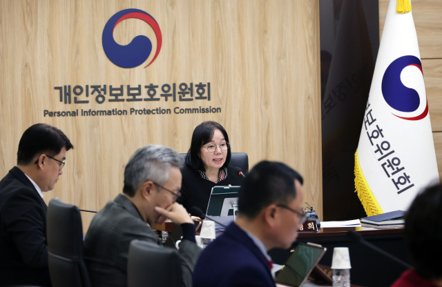 송경희 개인정보보호위원회 위원장이 지난 28일 서울 종로구 정부서울청사에서 열린 제21회 전체회의에서 발언하고 있다. 연합뉴스